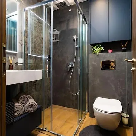 Victoria 2-bedroom Apartment *