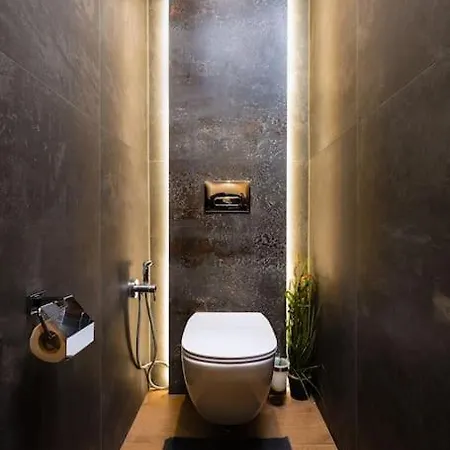 Victoria 2-bedroom Apartment *